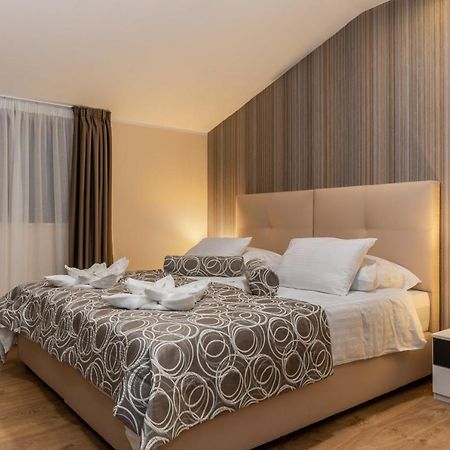 Hotel Tomazici Santalezi Bagian luar foto