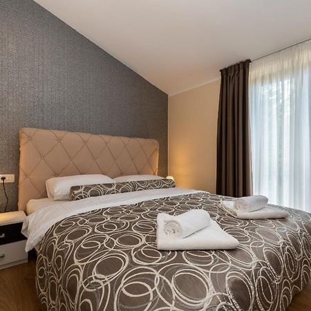 Hotel Tomazici Santalezi Bagian luar foto