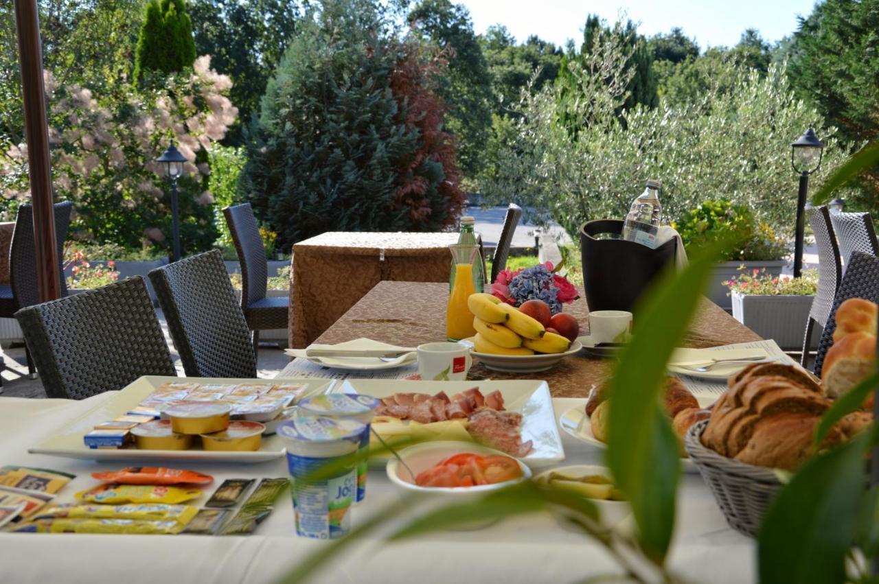 Hotel Tomazici Santalezi Bagian luar foto