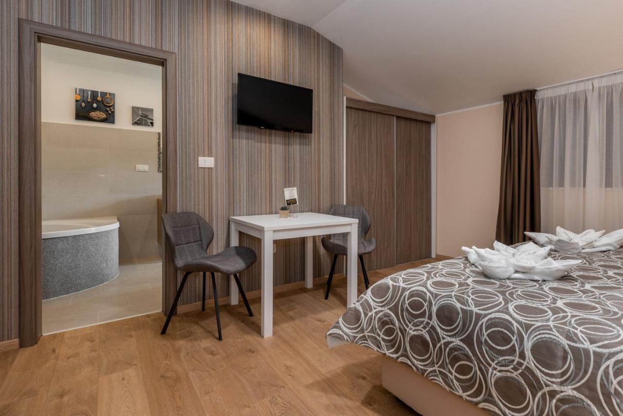 Hotel Tomazici Santalezi Bagian luar foto