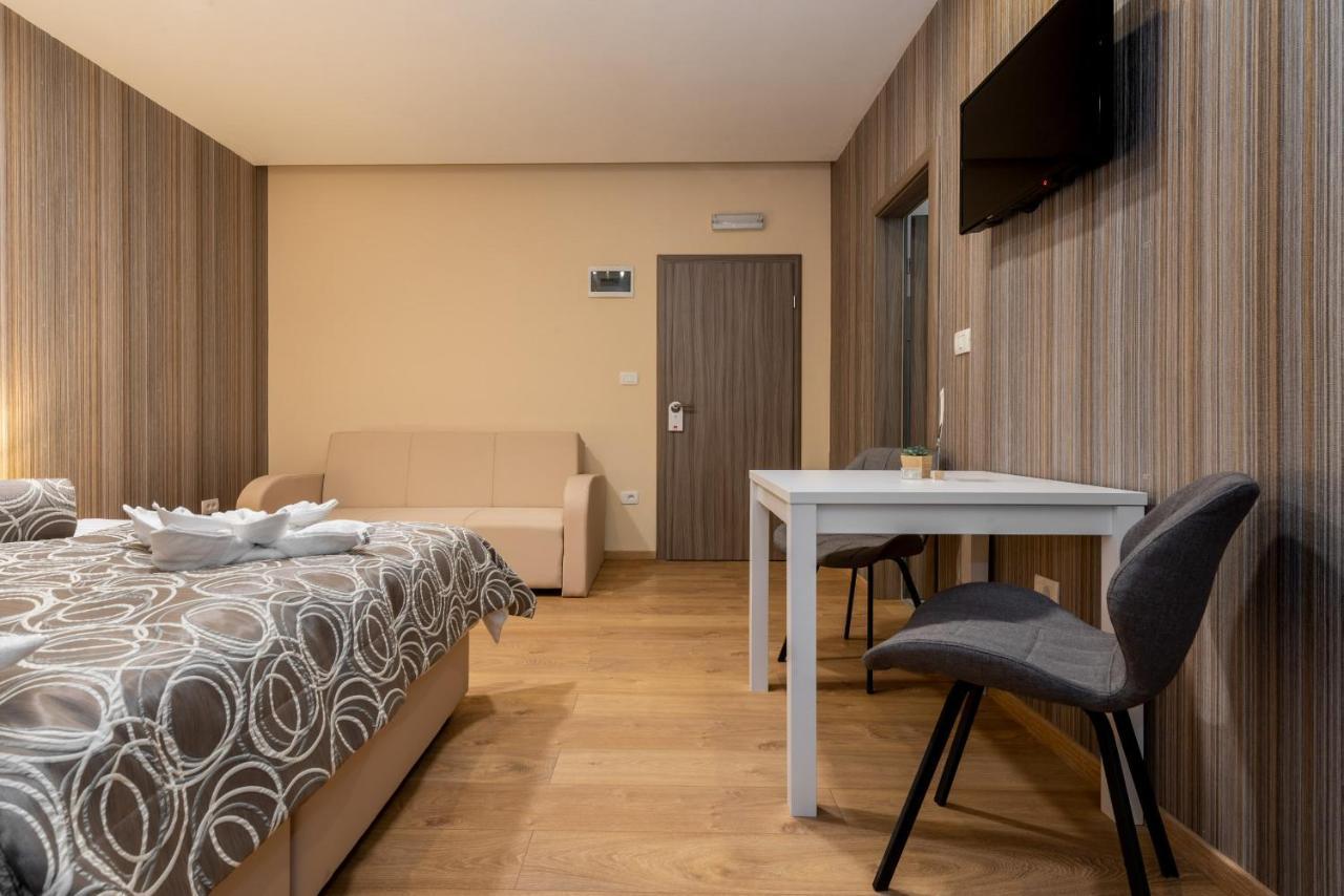Hotel Tomazici Santalezi Bagian luar foto